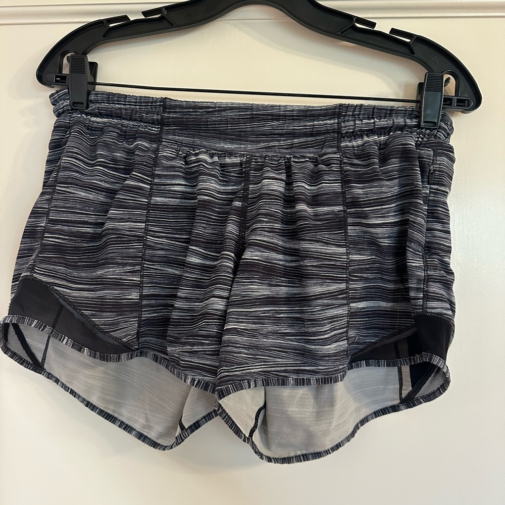 LULULEMON Black and Gray Patterned Lululemon Shorts Size 4